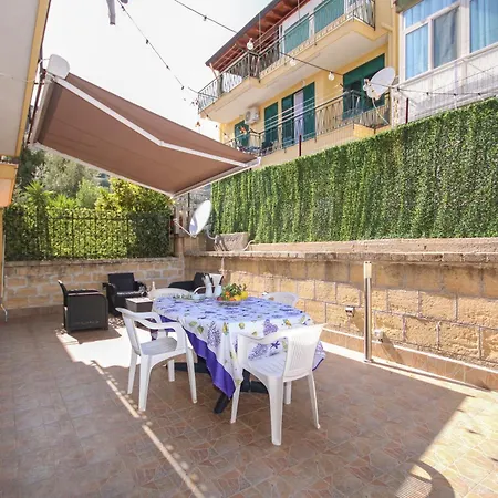 Elias Apartment *
